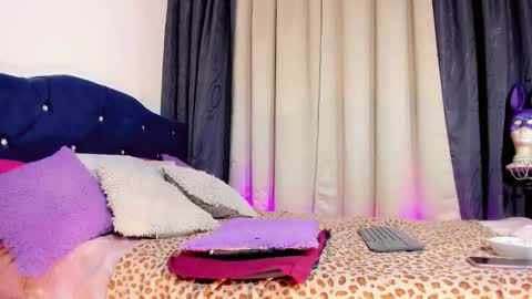 Snapshot of lorena_capelli_ chatting on 10-03-25, 02:52 lesly lorena online show from 10-03-25, 02:52