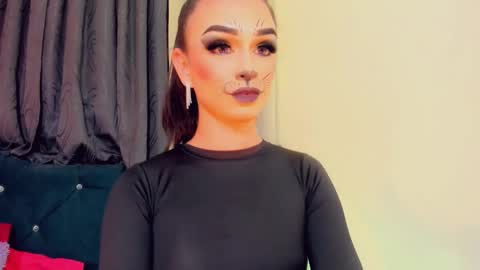 Snapshot of lorena_capelli_ chatting on 10-28-25, 03:43 lesly lorena online show from 10-28-25, 03:43