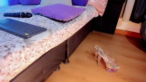 lesly lorena online show from 04-15-26, 07:58