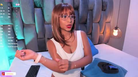 Snapshot of lorena_vieira_ chatting on 01-24-25, 10:19 Lorena Vieira online show from 01-24-25, 10:19