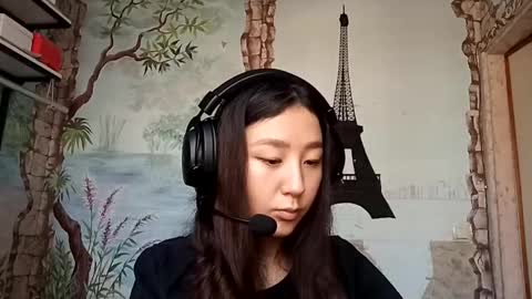 Snapshot of lorenelanosa chatting on 11-30-25, 08:18 Sofia online show from 11-30-25, 08:18