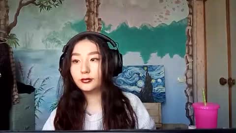 Snapshot of lorenelanosa chatting on 12-15-25, 10:52 Sofia online show from 12-15-25, 10:52