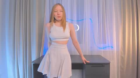 Lola   online show from 12-15-25, 05:17