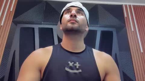 Snapshot of lorenzo_walker_ chatting on 10-22-25, 05:24 L O R E N Z O Thumbs Up help online show from 10-22-25, 05:24