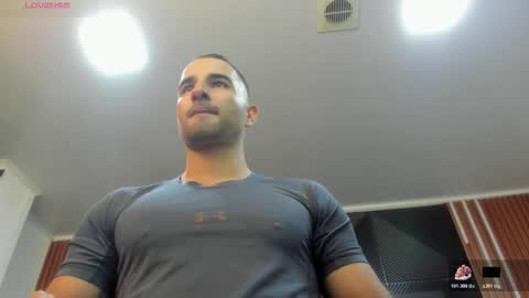 Snapshot of lorenzo_walker_ chatting on 10-31-25, 11:11 L O R E N Z O Thumbs Up help online show from 10-31-25, 11:11