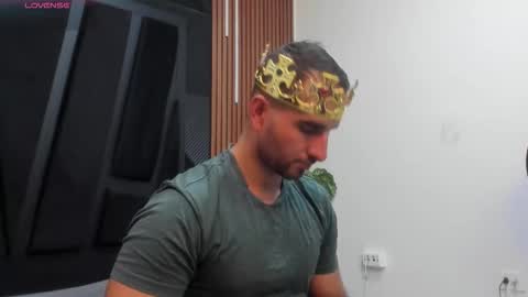 Snapshot of lorenzo_walker_ chatting on 11-01-25, 05:37 L O R E N Z O Thumbs Up help online show from 11-01-25, 05:37