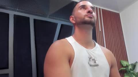 Snapshot of lorenzo_walker_ chatting on 11-03-25, 05:25 L O R E N Z O Thumbs Up help online show from 11-03-25, 05:25