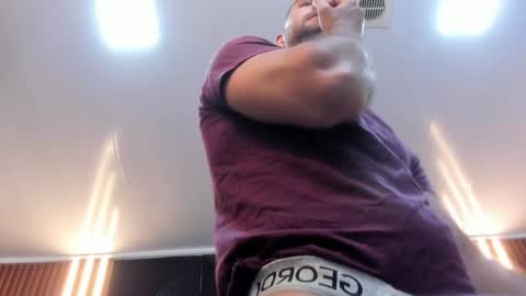 Snapshot of lorenzo_walker_ chatting on 11-28-25, 05:26 L O R E N Z O Thumbs Up help online show from 11-28-25, 05:26