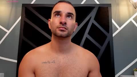 Snapshot of lorenzo_walker_ chatting on 12-15-25, 06:01 L O R E N Z O Thumbs Up help online show from 12-15-25, 06:01