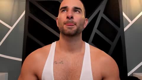 Snapshot of lorenzo_walker_ chatting on 12-16-25, 06:02 L O R E N Z O Thumbs Up help online show from 12-16-25, 06:02