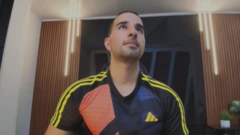  L O R E N Z O  Thumbs Up help  online show from 01-12-26, 05:18