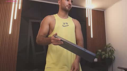  L O R E N Z O  Thumbs Up help  online show from 01-14-26, 05:40