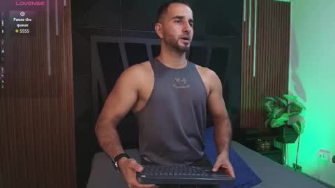  L O R E N Z O  Thumbs Up help  online show from 03-14-26, 05:40