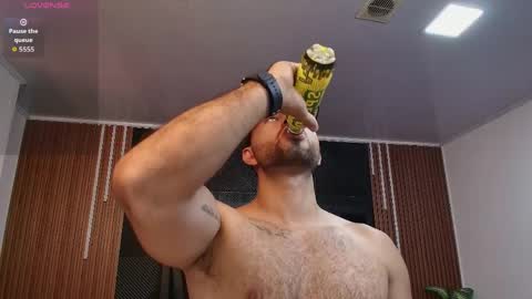  L O R E N Z O  Thumbs Up help  online show from 04-24-26, 06:21