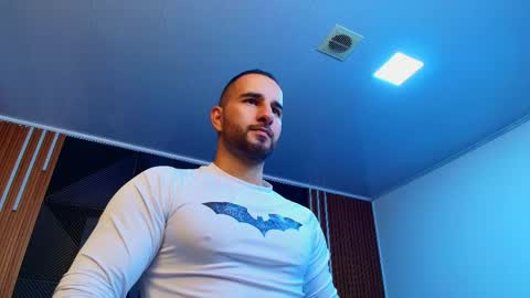  L O R E N Z O  Thumbs Up help  online show from 04-25-26, 11:13