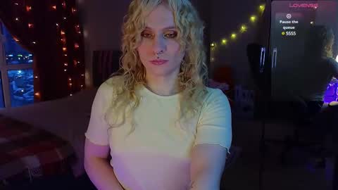 Lori -----------------------------------    online show from 03-02-25, 03:27