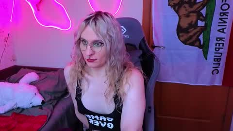 Lori -----------------------------------    online show from 02-11-26, 02:00