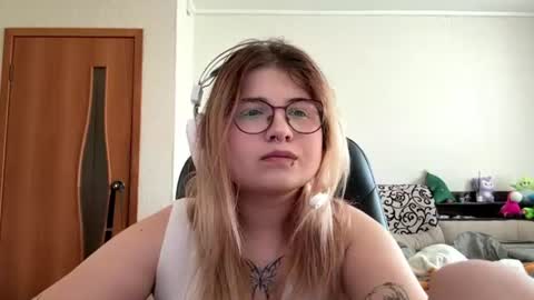 Snapshot of lorrainepurkiss chatting on 06-15-26, 06:59 Stasha online show from 06-15-26, 06:59