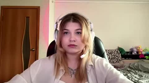 Snapshot of lorrainepurkiss chatting on 06-17-26, 08:39 Stasha online show from 06-17-26, 08:39