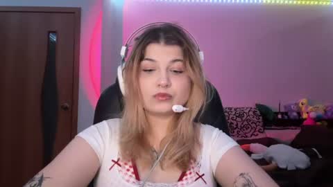Snapshot of lorrainepurkiss chatting on 06-29-26, 10:15 Stasha online show from 06-29-26, 10:15