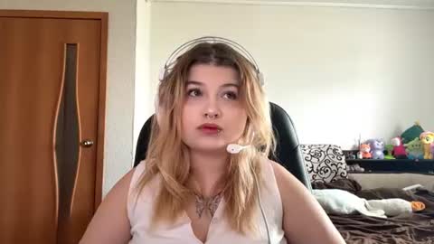 Snapshot of lorrainepurkiss chatting on 07-14-26, 02:05 Stasha online show from 07-14-26, 02:05