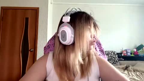 Snapshot of lorrainepurkiss chatting on 07-18-26, 04:38 Stasha online show from 07-18-26, 04:38