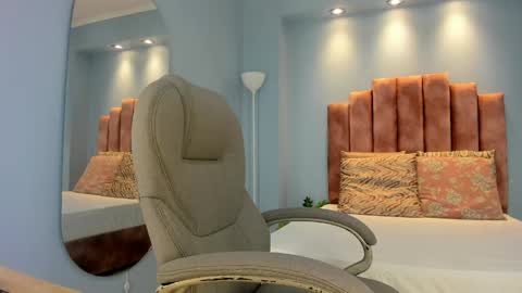 Snapshot of lou_rosse chatting on 05-05-26, 08:28 Lou Rosse online show from 05-05-26, 08:28