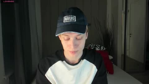 Snapshot of louie_evans chatting on 01-14-26, 10:36 louie_evans online show from 01-14-26, 10:36