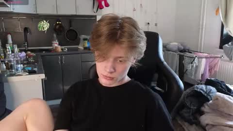 Snapshot of louie_evans chatting on 03-14-26, 10:10 louie_evans online show from 03-14-26, 10:10