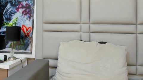 Louis online show from 04-04-26, 01:48