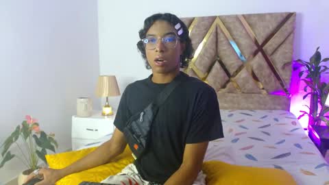 Snapshot of louis_hardstar chatting on 12-09-24, 08:33 Louis Valdz online show from 12-09-24, 08:33