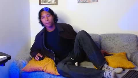 Snapshot of louis_hardstar chatting on 01-20-25, 12:39 Louis Valdz online show from 01-20-25, 12:39