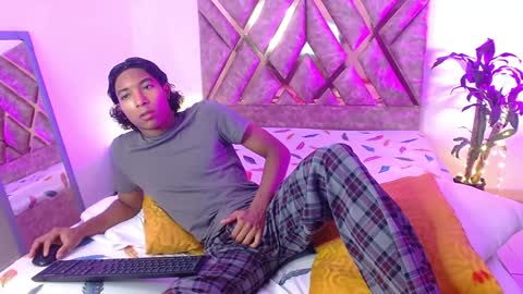 Snapshot of louis_hardstar chatting on 01-24-25, 02:30 Louis Valdz online show from 01-24-25, 02:30