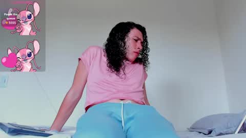 Snapshot of louise_22cm chatting on 05-25-26, 04:24 Mi lu online show from 05-25-26, 04:24