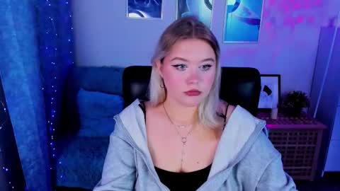 Snapshot of louisemous chatting on 10-20-25, 03:23 Loise online show from 10-20-25, 03:23
