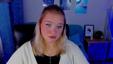 Snapshot of louisemous chatting on 10-21-25, 10:49 Loise online show from 10-21-25, 10:49