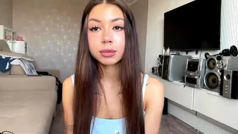 Flora online show from 04-18-26, 07:23