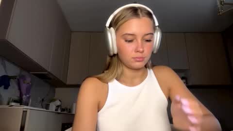 Eliza online show from 03-05-26, 01:40