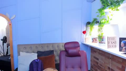 Louren Fox online show from 11-26-25, 11:33