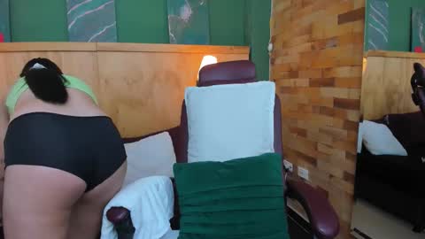 Louren Fox online show from 11-30-25, 12:09