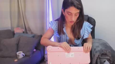 Snapshot of lourreinstounn chatting on 02-25-26, 02:32 Lourrein Stoun Independiente online show from 02-25-26, 02:32