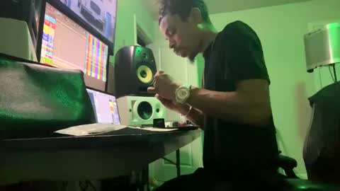 Snapshot of love4heelz chatting on 02-07-25, 06:14 Prynce online show from 02-07-25, 06:14