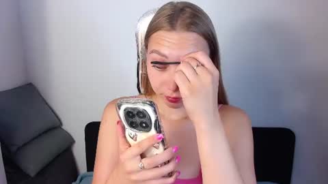 love bella  online show from 07-16-26, 12:27