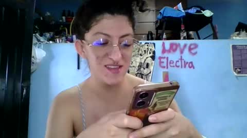 Snapshot of love_electra chatting on 01-19-26, 04:33 love_electra online show from 01-19-26, 04:33