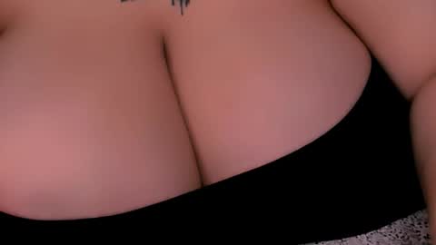 Snapshot of love_insidee chatting on 11-22-25, 08:13 Sailor online show from 11-22-25, 08:13