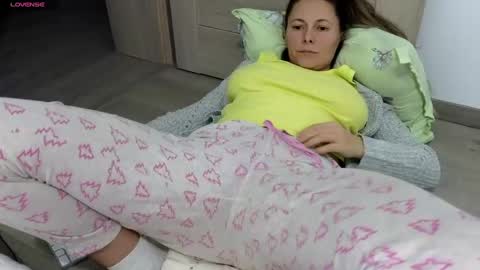 jessmy pleasure is in your hands s online show from 12-15-24, 07:53