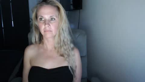 LoVe On  online show from 06-08-26, 02:01