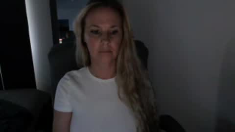 LoVe On  online show from 06-15-26, 01:08