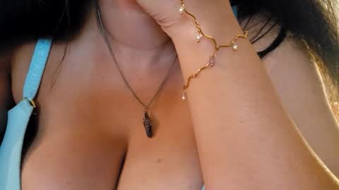 Snapshot of love_raquel_xo chatting on 05-06-26, 01:25 Raquel Love online show from 05-06-26, 01:25