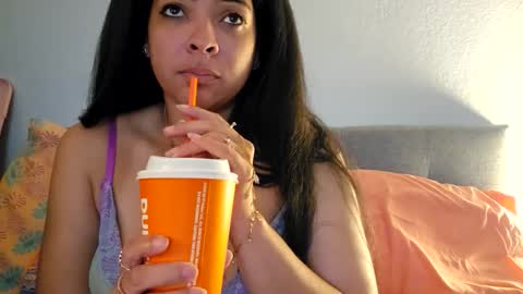 Snapshot of love_raquel_xo chatting on 05-10-26, 02:55 Raquel Love online show from 05-10-26, 02:55